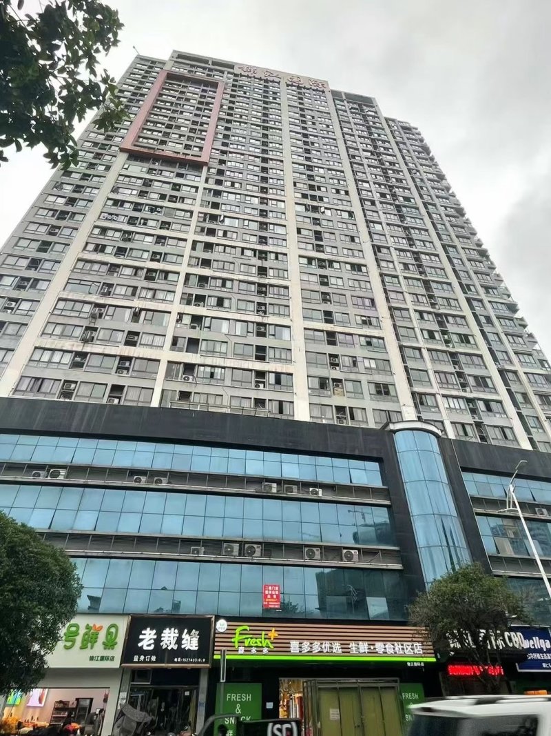 錦江國際電梯房，面積90平米兩室兩廳一衛，低價出售！