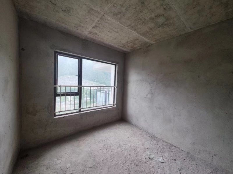 銅仁清水灣150平米房屋出售！